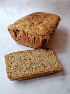 prosty pełnoziarnisty chleb na drożdżach